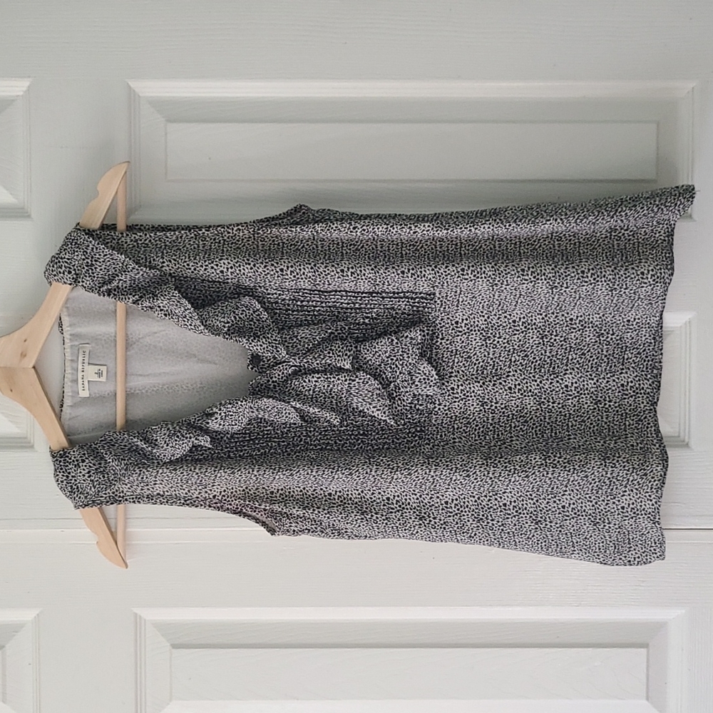 Sleeveless Banana Republic blouse